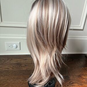 Stylish Ash Blonde Wig